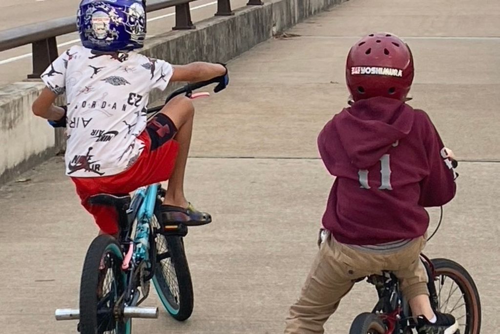 Roadschooling can be overwhelming when you don't know where to start. Here are some tips to help you get going.