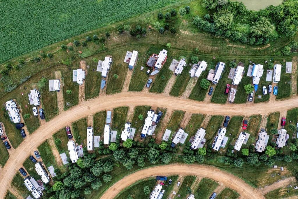 There are many campgrounds near Hocking Hills State Park. 